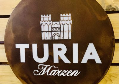 Turia Märzen Cerveza rond verlicht corten staal reklamebord